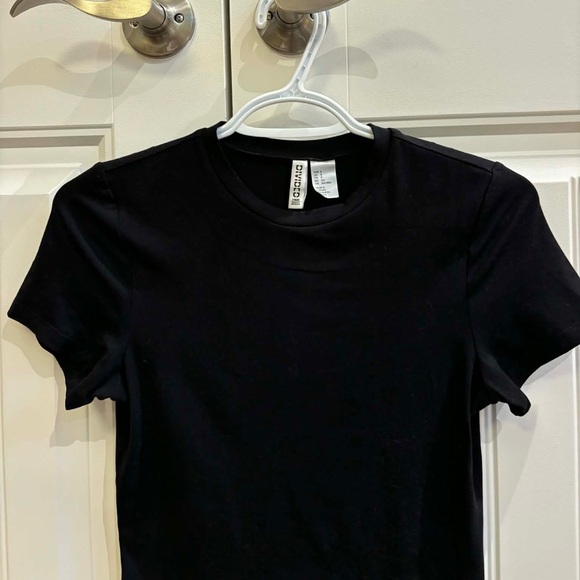H&M Basic T-Shirt - Picture 2 of 3